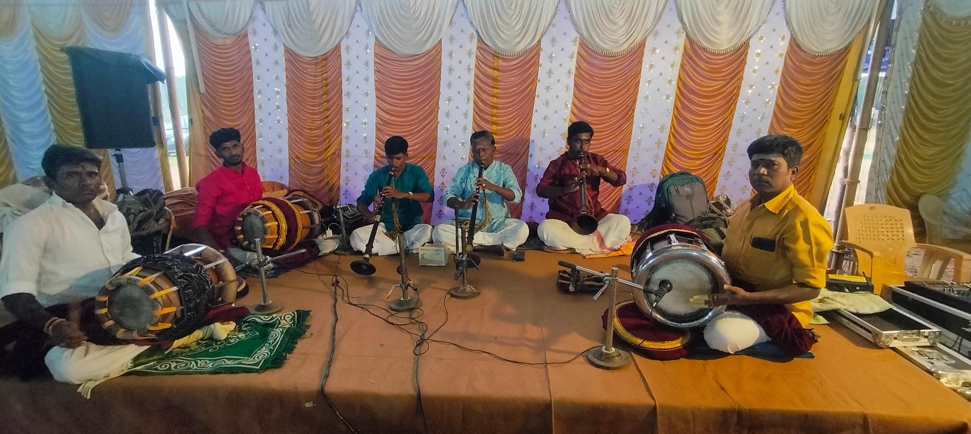 Full ensemble on stage
